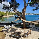 Villa in Portopetro - Idyllische Terrasse mit altem Baumbestand, direkt am Meer