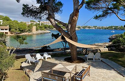 Villa in Portopetro - Idyllische Terrasse mit altem Baumbestand, direkt am Meer