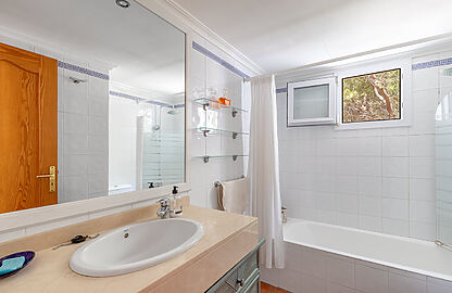Apartment in Port Andratx - Badezimmer mit Badewanne