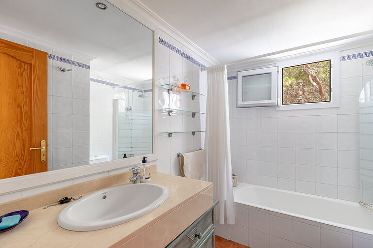 Apartment in Port Andratx - Badezimmer mit Badewanne