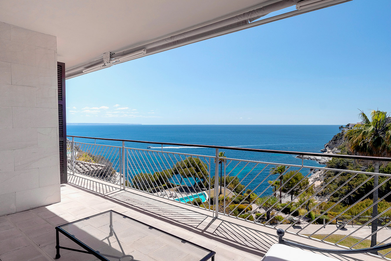 Apartment in Sol de Mallorca - Überdachte Terrasse mit Meerblick