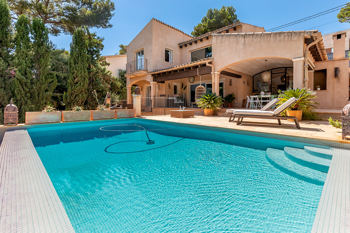 Charmante Villa mit Pool in Nova Santa Ponsa 2