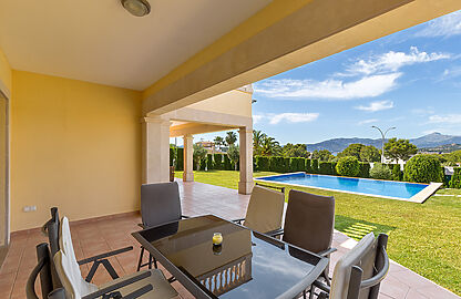 Elegante Villa mit Panoramablick bis zur Bucht  6