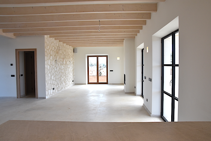 Finca in Santanyi - Großzügiger Wohnraum mit bodentiefen Fenstern