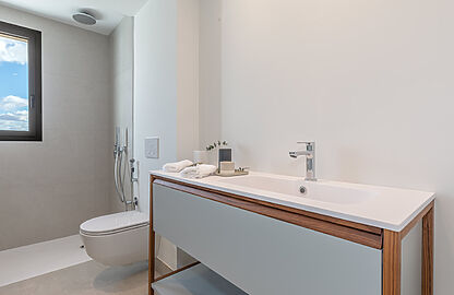 Penthouse in Sa Rapita - Modernes Badezimmer mit Dusche