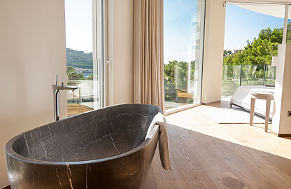 Villa in Port Andratx - En Suite Badezimmer mit Designer-Badewanne