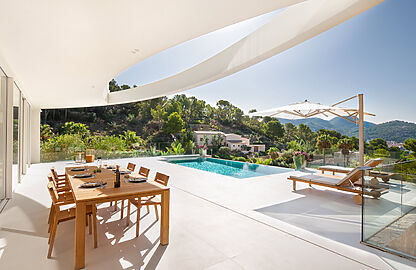 Villa in Port Andratx - Weitläufige Sonnenterrasse mit Pool