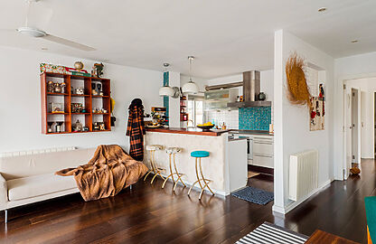 Apartment in Portixol - Offen gestaltete Küche mit Theke