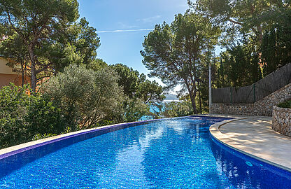 Villa in Cala Fornells - Pool mit Meerblick