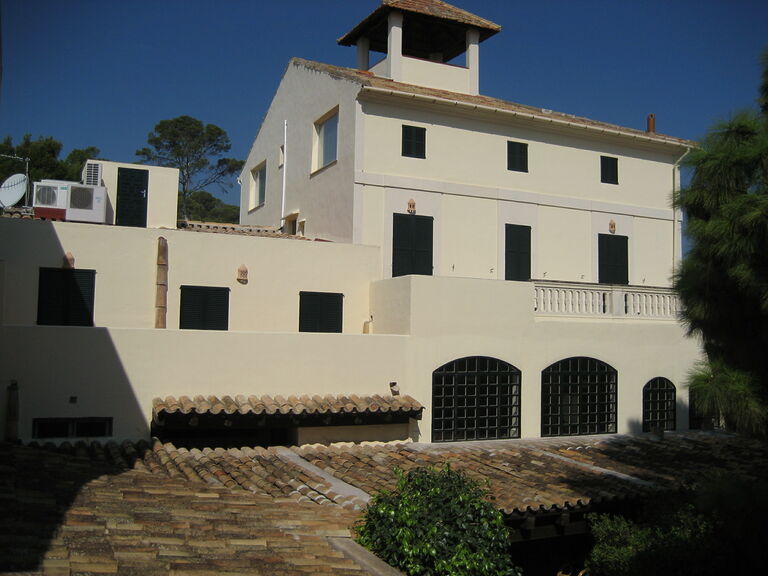 Stadthaus in Palma - Außenansicht auf die historische Villa mit Turm