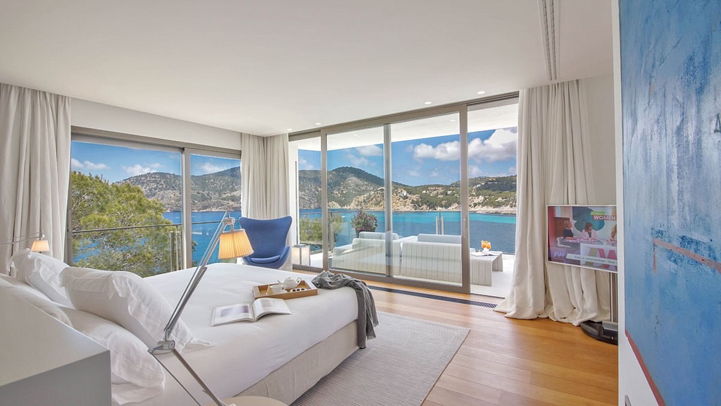 Villa in Camp de Mar - Schlafzimmer mit Bad en suite und atemberaubendem Meerblick