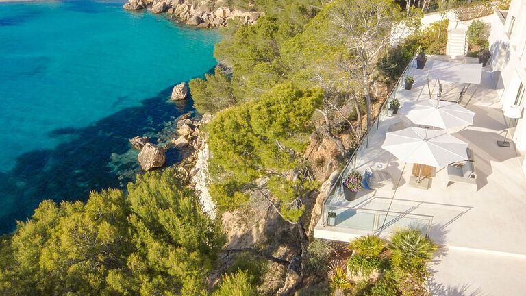 Villa in Camp de Mar - Blick auf Terrasse und Meer