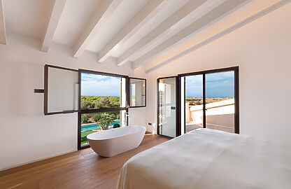 Finca in Ses Salines - Mastersuite mit frei stehender Badewanne