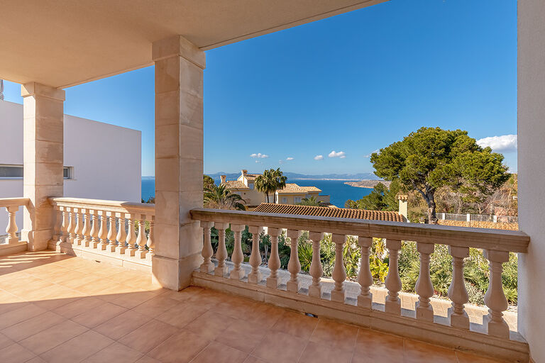 Mediterrane Villa mit Blick in die Bucht von Palma 2