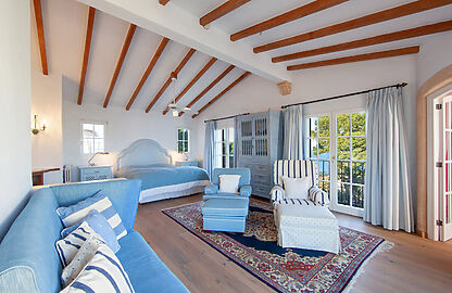 Villa in Port Andratx - Großzügiges Schlafzimmer mit angenehmer Deckenhöhe