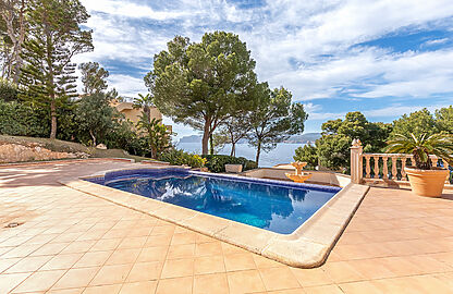 Villa in Santa Ponsa - Große Terrasse mit Pool und Meerblick