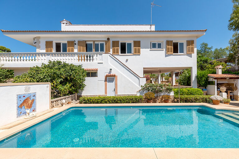 Villa in Santa Ponsa - Blick auf die mediterrane Vila mit Pool