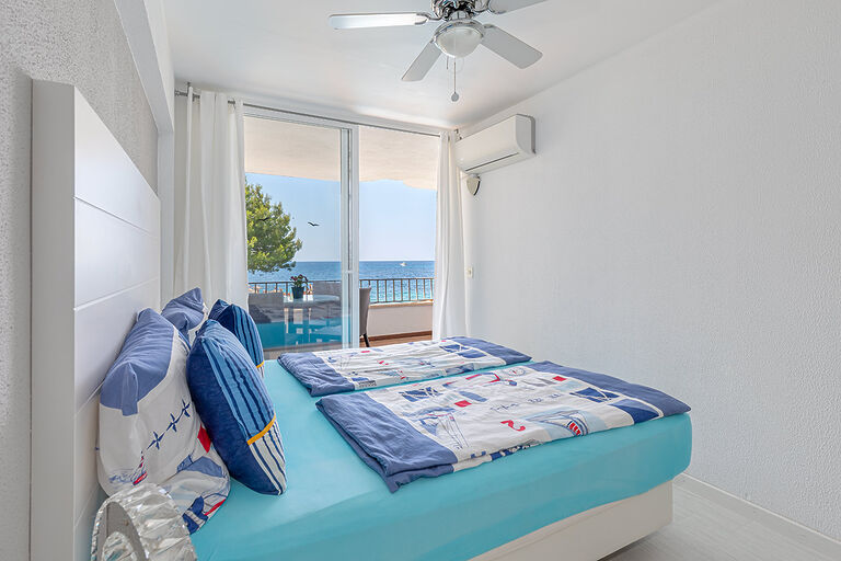 Apartment in Camp de Mar - Schlafzimmer mit Meerblick