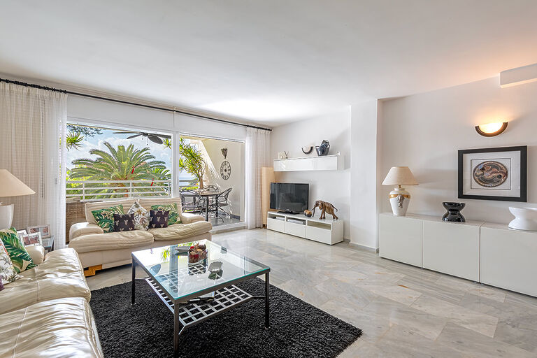Penthouse  in Santa Ponsa - geräumiges Wohnraum mit Terrassenzugang