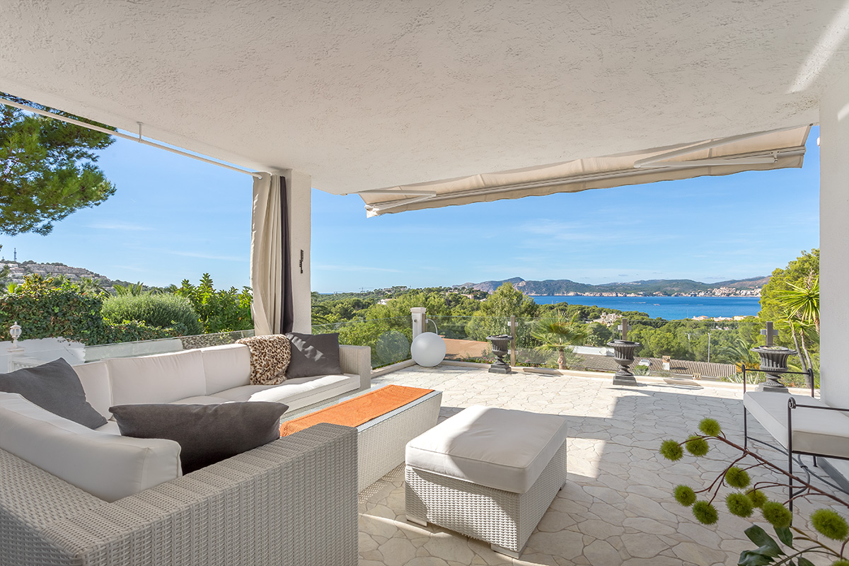Villa in Santa Ponsa - Große, überdachte Terrasse mit Meerblick