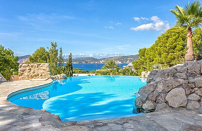Villa in Santa Ponsa - Liebevoll angelegter Pool mit traumhaftem Meerblick