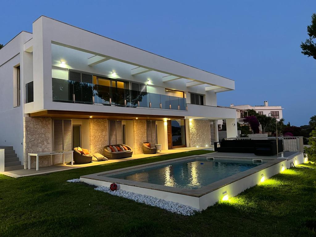 Minimalistische Villa mit Meerblick in Cala Vinyas 8