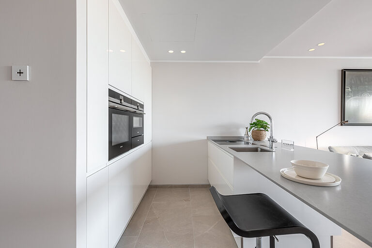 Apartment in Palma - moderne Küche mit Kochinsel