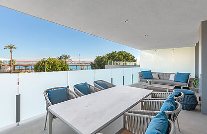 Apartment in Palma - überdachte Terrasse mit Hafenblick