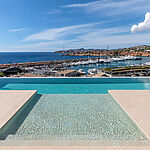 Villa in El Toro - Pool mit Meerblick über den Lifestlye Hafen Port Adriano