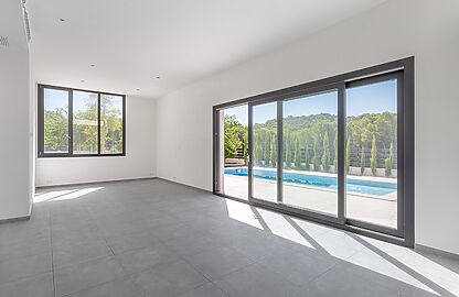 Villa in Costa de la Calma - Heller Wohnbereich mit Zugang zu Terrasse und Pool