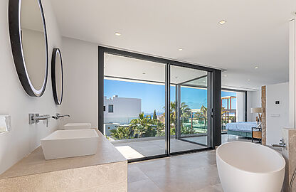 Moderne Neubau Villa mit Blick in die Bucht von Palma  9