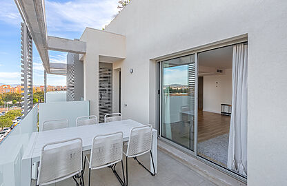 Penthouse in Palma - Terrasse vom Wohn-/Essbereich mit Wendeltreppe zur Dachterrasse