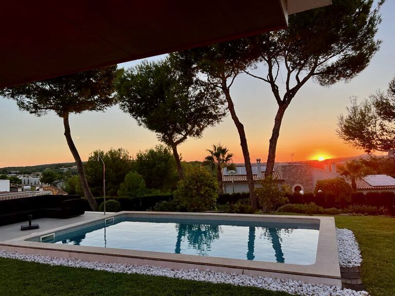 Villa in Cala Vinyas - Ausblick vom Pool aus mit traumhaften Sonnenuntergang