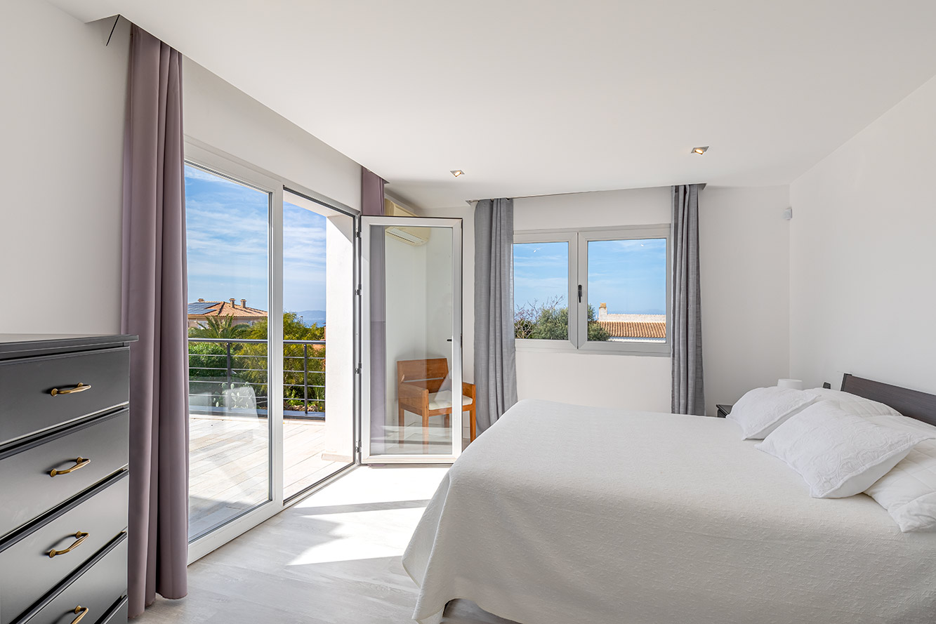 Moderne Villa in ruhiger Wohnlage mit Blick in die Bucht von Palma 10