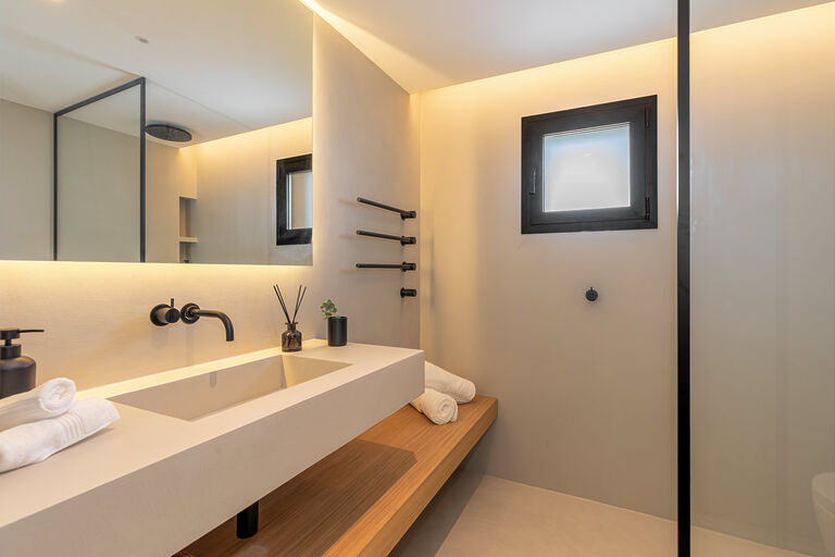 Apartment in Portixol - Modernes Badezimmer mit Duschecke