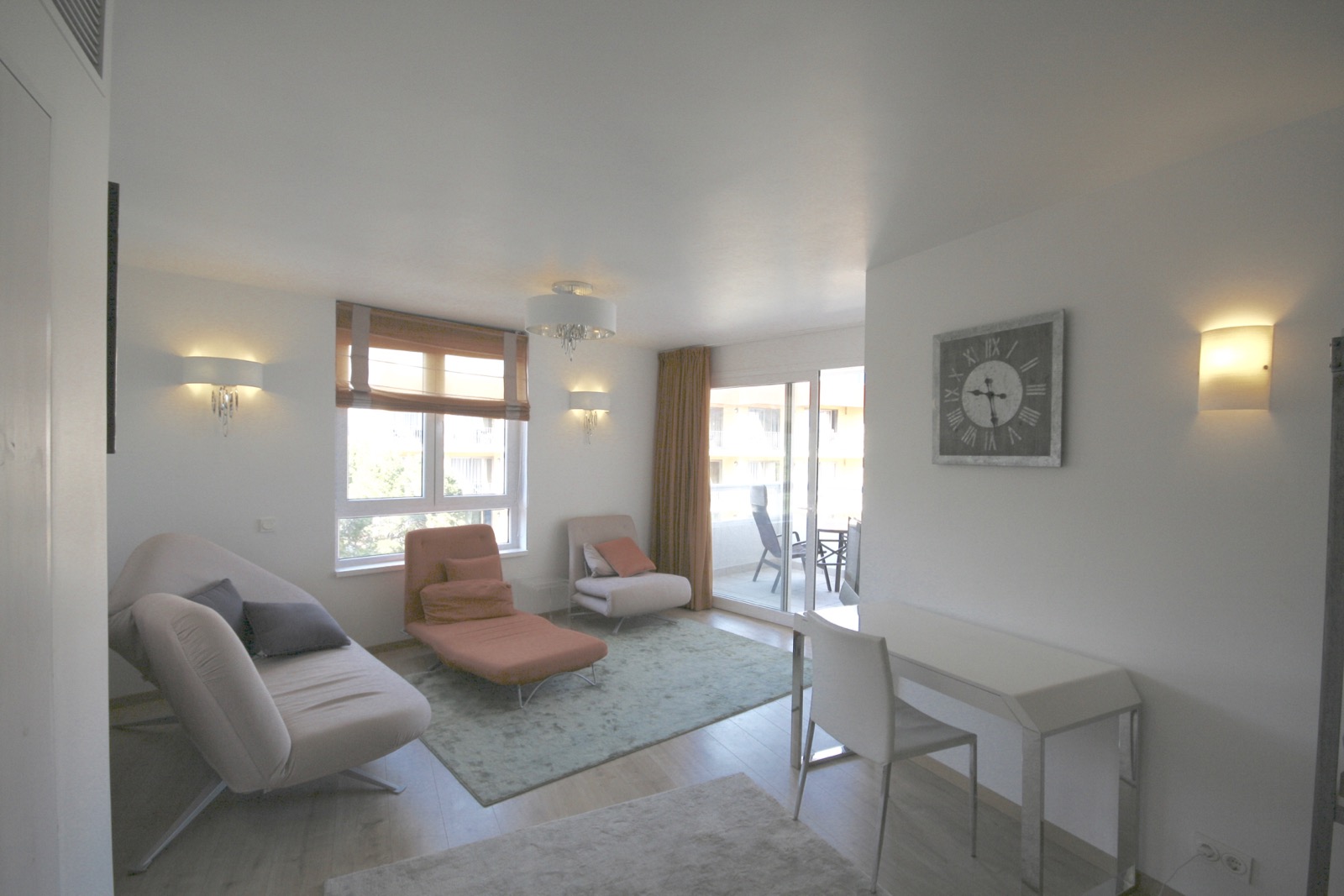 Apartment in Illetas - Wohn-/Essbereich mit Zugang zur Loggia