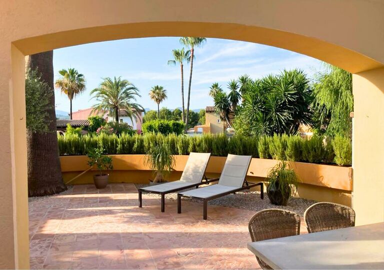 Modernisierte Villa in exklusiver Wohnresidenz von Santa Ponsa, direkt am Golfplatz  10