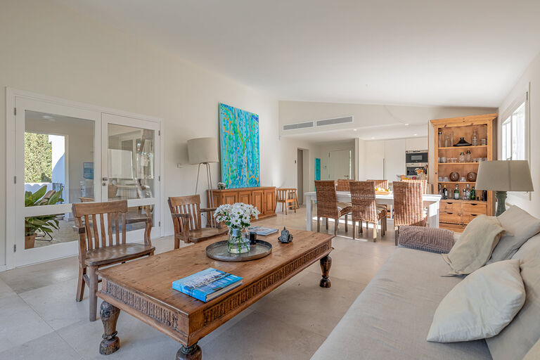 Villa in Costa de la Calma - geräumiges Wohnzimmer mit Essbereich