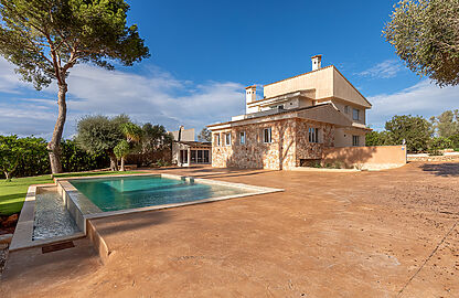 Neu renovierte Villa Nahe Palma - mit Ferienvermietlizenz und Infinity Pool  1