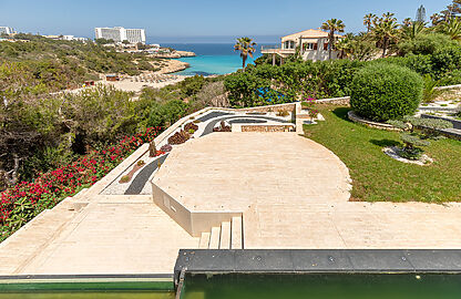Villa in Cala Murada - Poolterrasse mit Blick auf die Badebucht