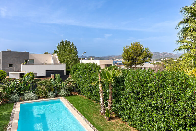 Villa in Santa Ponsa - Pool und Garten