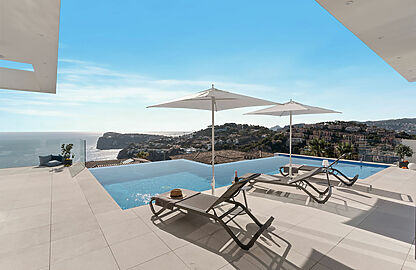 Neubau Villa mit traumhaftem Meerblick über der Bucht Cala Llamp 1