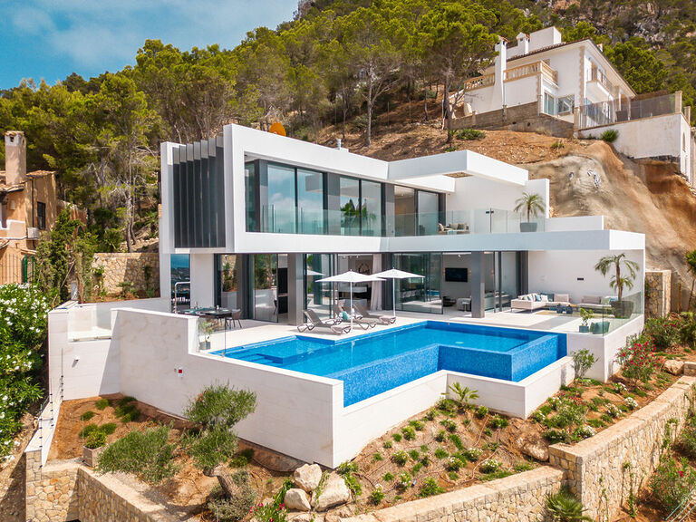 Neubau Villa mit traumhaftem Meerblick über der Bucht Cala Llamp 3