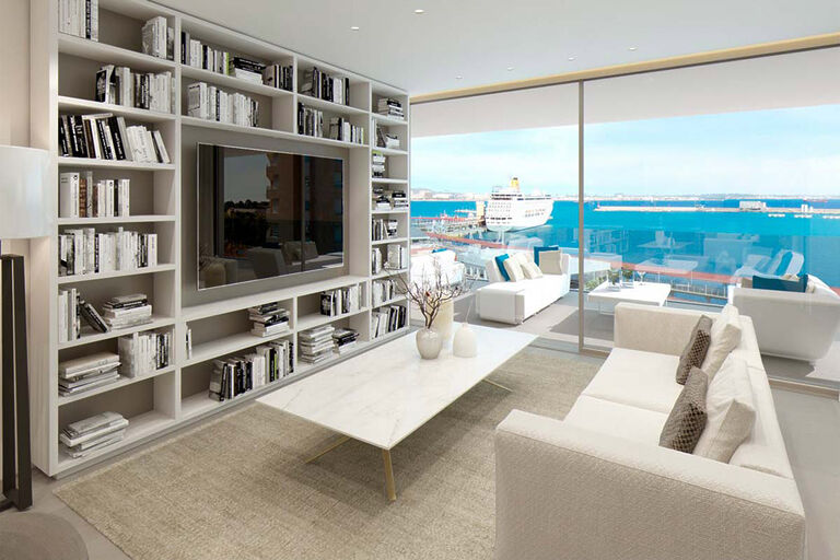 Apartment in Palma - Wohnbereich mit bodentiefen Fenstern und beeindruckendem Blick aufs Meer und den Hafen