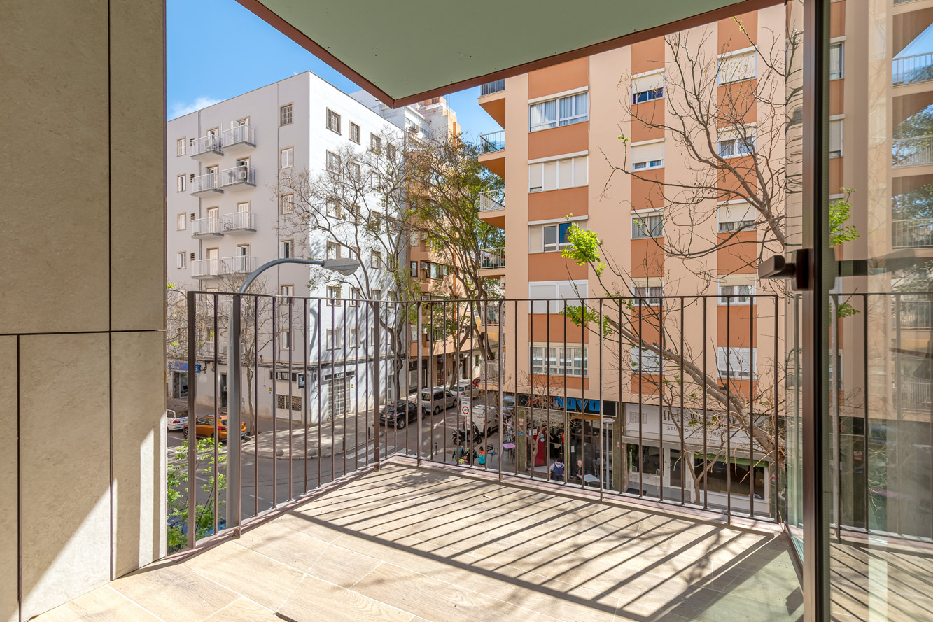 Apartment in Palma - ÜberdachteTerrasse mit Blick auf die Strasse