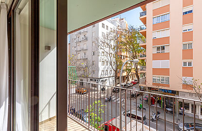 Apartment in Palma - Überdachte Terrasse mit Straßenblick