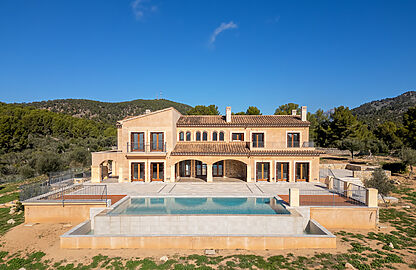 Villa in Camp de Mar - Mediterranes Anwesen mit Pool