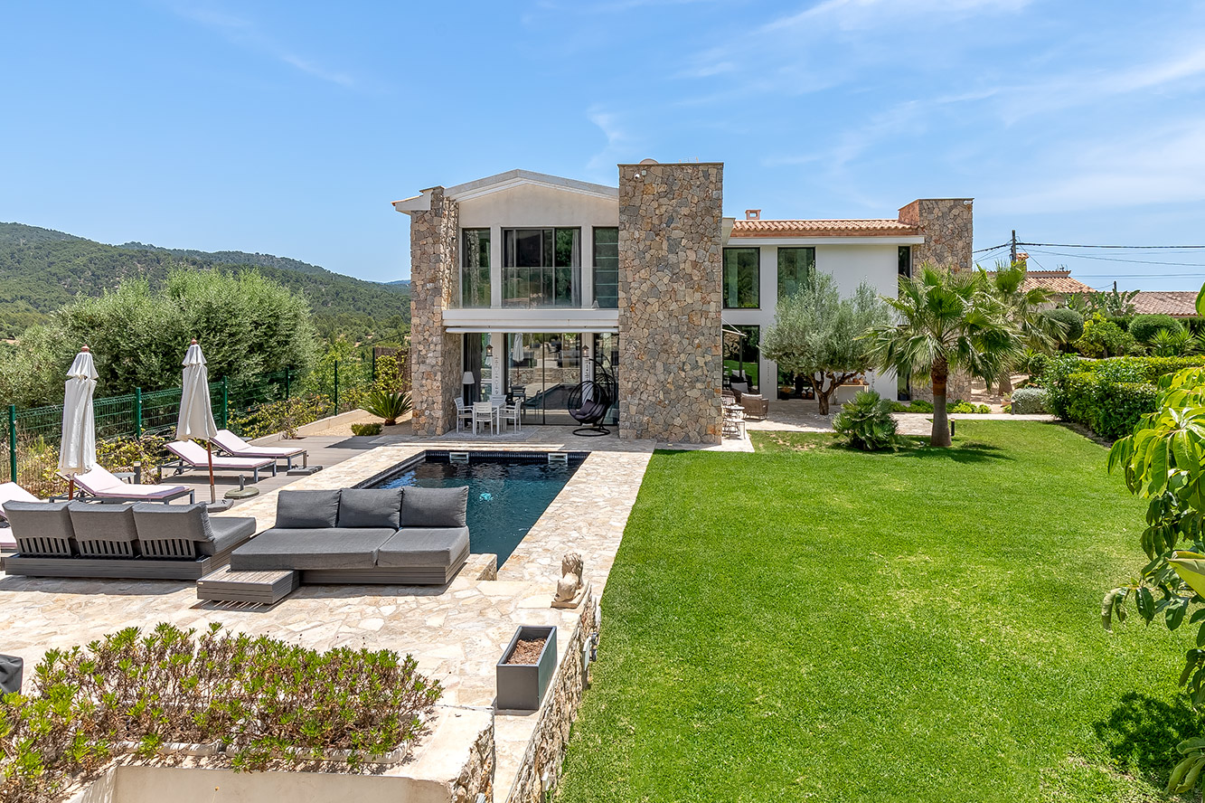 Neue Designer Villa mit Panoramablick in die Berge zum Galatzo 1