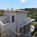 Doppelhaushälfte in Cala Romantica - Blick auf Balkon und Garten mit schönem Blick ins Grüne