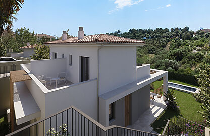 Doppelhaushälfte in Cala Romantica - Blick auf Balkon und Garten mit schönem Blick ins Grüne